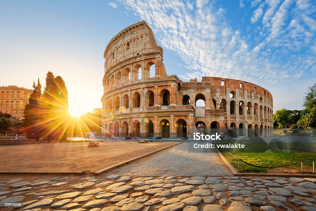 Колизей в Риме, Италия, утреннее солнце - Стоковые фото Рим - Италия роялти-фри