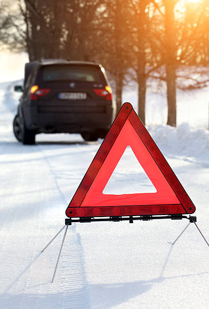 istock Car with a breakdown in the winter 539148429
