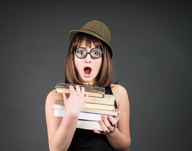 estudiantes en gafas divertido con libros sobre gris. nerd chica - nerd student female exam fotografías e imágenes de stock