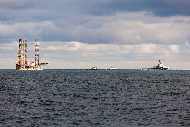istock Drilling rig being towed by tugs 539167121