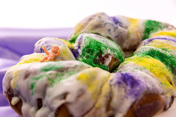 istock Mardi Gras King Cake with baby 539183597