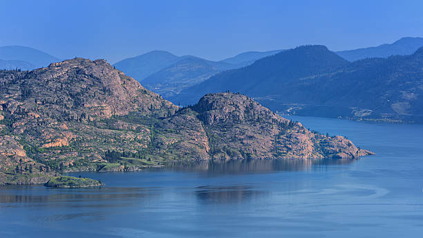 peachland lac okanagan de la colombie-britannique, canada - kelowna okanagan scenics okanagan valley photos et images de collection