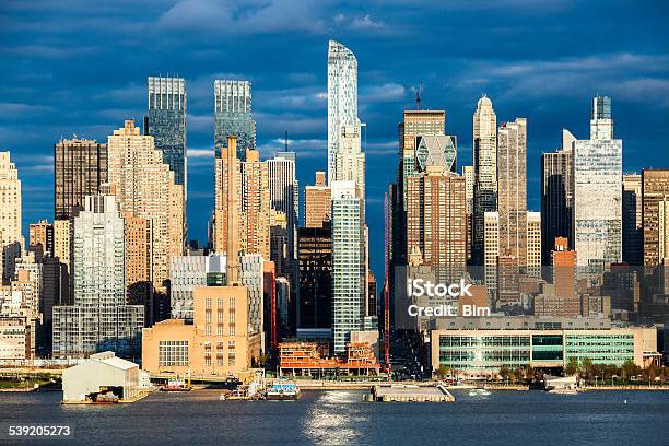 Midtown Manhattan Skyscrapers New York Stock Photo - Download Image Now - 2015, Apartment, Architecture