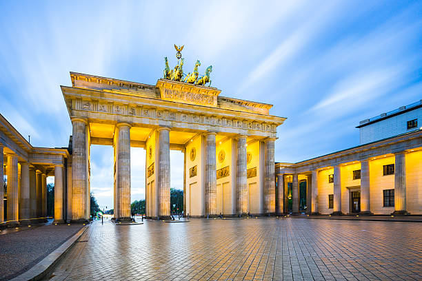 istock Night at the Brandenburg Gate in Berlin, Germany 539207502