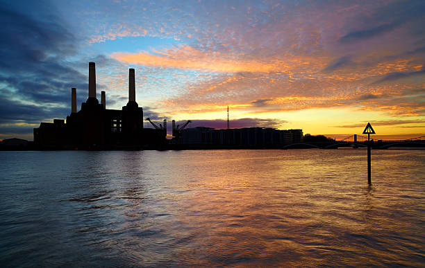 istock Battersea Power Station And Dramatic Sunset 539208553