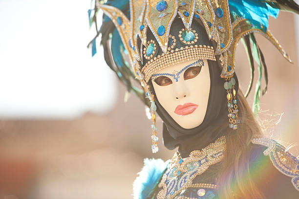 carnaval de veneza 2015 - mardi gras carnival peacock mask - fotografias e filmes do acervo