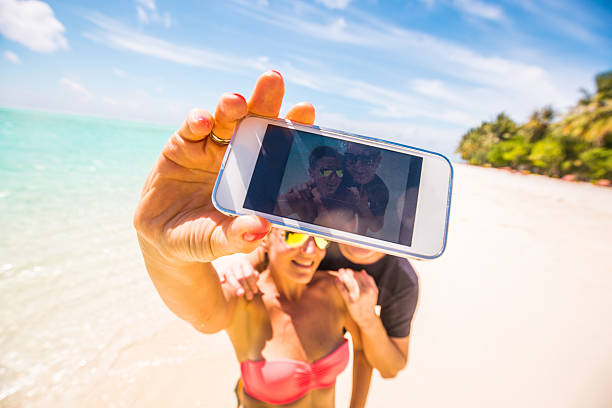 istock Couple selfie in the tropical paradise 539216025