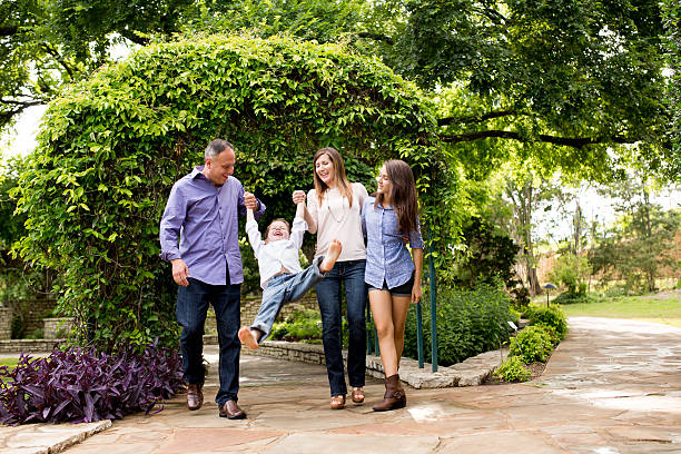 istock Children with their parents 539218367