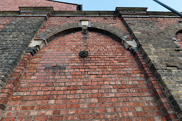 istock Red Victorian brick arch on Swindon railway bridge 539232899