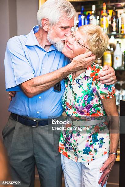 Feliz Pareja De Ancianos Foto de stock y más banco de imágenes de 2015 - 2015, 60-64 años, 65-69 años