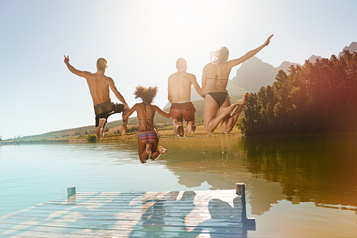 Rearview shot of an enthusiastic group of friends jumping off a dock into the lakehttp://195.154.178.81/DATA/i_collage/pu/shoots/785123.jpg