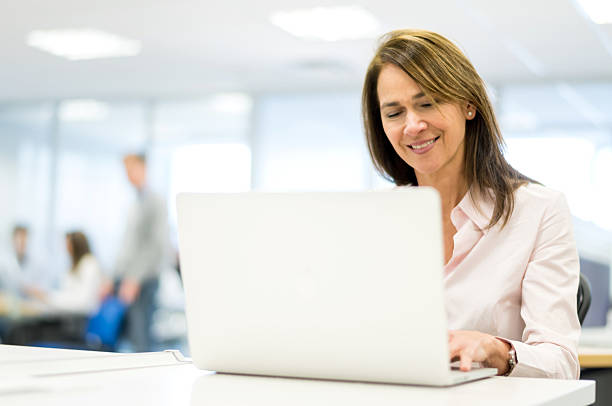 istock Business woman working on a laptop 539233591