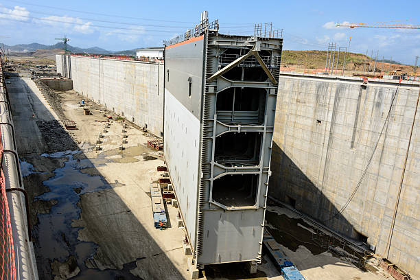 xxxl: 새로운 게이트 파나마운하 확장 프로젝트를 - panama canal panama canal construction 뉴스 사진 이미지