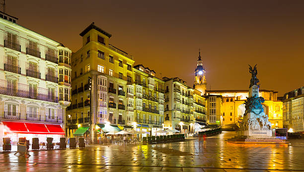 fiesta plaza blanca en la noche. vitoria - álava fotografías e imágenes de stock