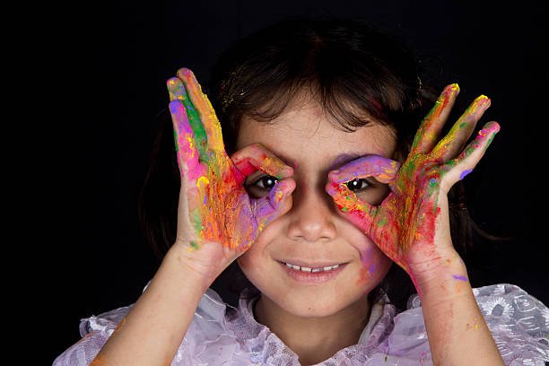istock Small girl playing with colors 539236397