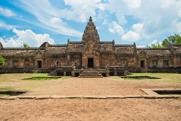 phanom rung исторический парк в buriram, таиланд - thailand buriram temple hinduism стоковые фото и изображения