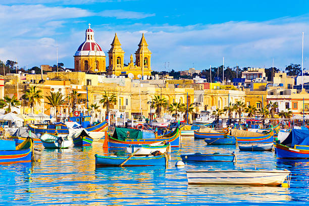 marsaxlokk aldeia de pescador, malta - ilhas de malta imagens e fotografias de stock