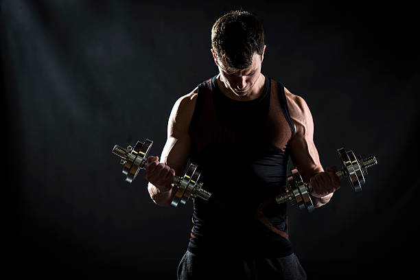 biceps curl - human muscle back muscular build men zdjęcia i obrazy z banku zdjęć