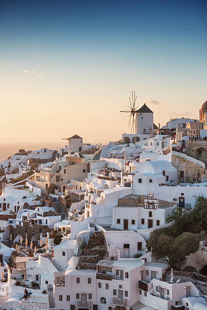 美しい夕暮れの oia ,サントリーニ,ギリシャ - santorini greece oia sunset ストックフォトと画像