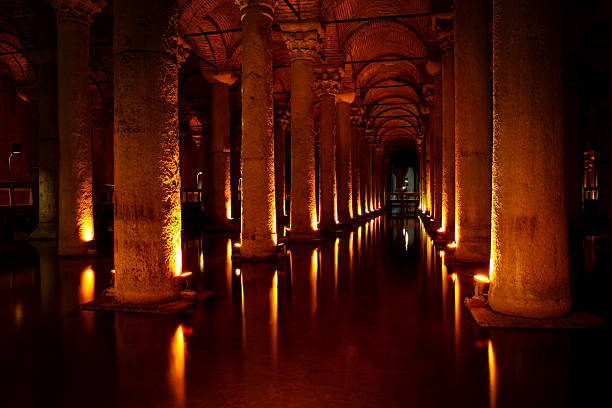 basilika-zisterne istanbul - istanbul yerebatan saray reflection turkey stock-fotos und bilder