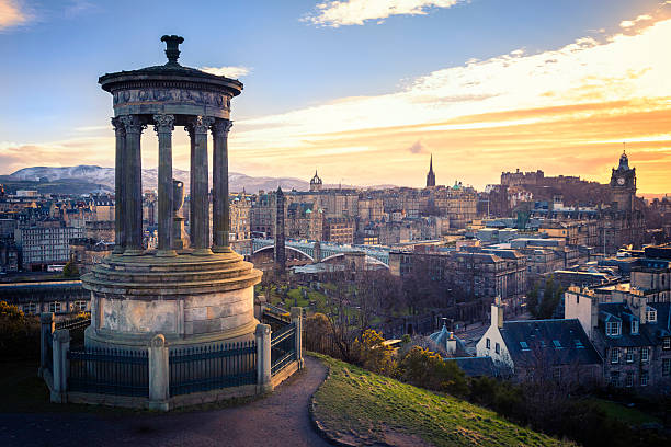 edimburgo città e il castello di calton hill - carlton hill foto e immagini stock