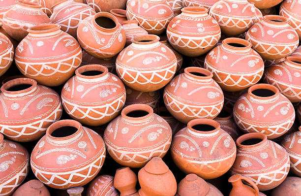 astratto vaso di terracotta - jug water pottery clay foto e immagini stock