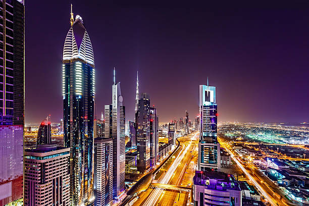 moderna dubai, emirati arabi uniti - night cityscape dubai long exposure foto e immagini stock