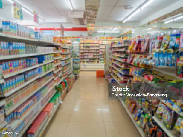 ぼやけたスーパーマーケット - コンビニエンスストアのストックフォトや画像を多数ご用意 - コンビニエンスストア, 日本, 店