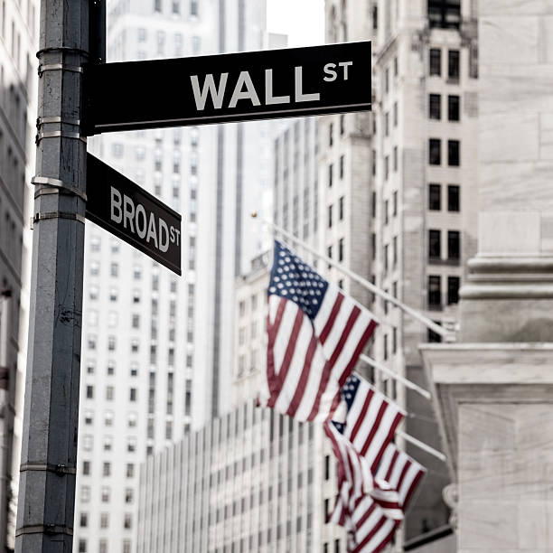 istock Wall Street Sign 539306373