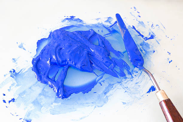 istock Grinding blue pigment to make oil paint 539326137