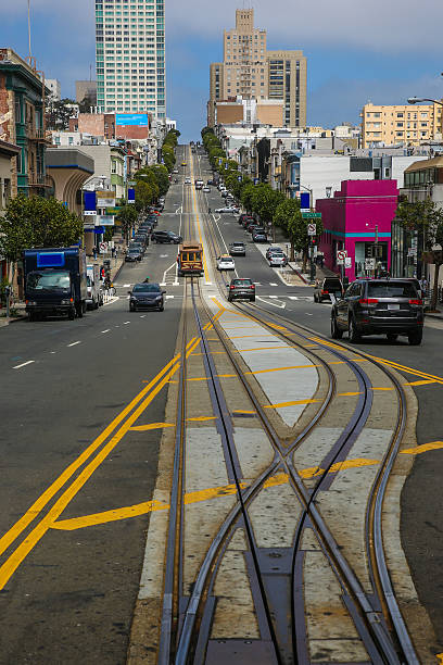 california street san francisco - overhead cable car car usa avenue foto e immagini stock