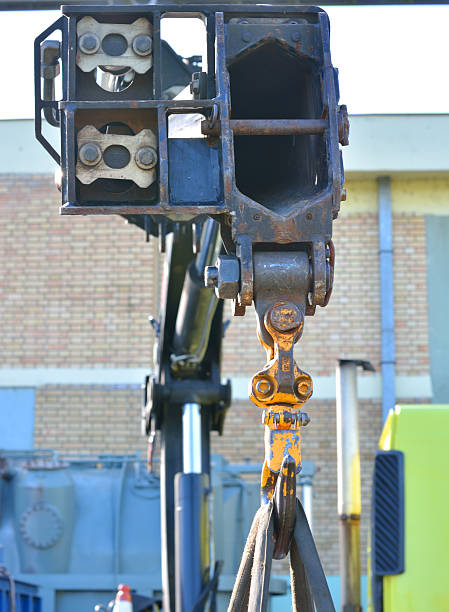 istock Truck´s Telescopic Arm Raise the Cargo 539333546