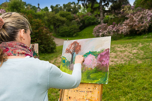 istock Over the shoulder view of a painter working on sketchbook 539334224