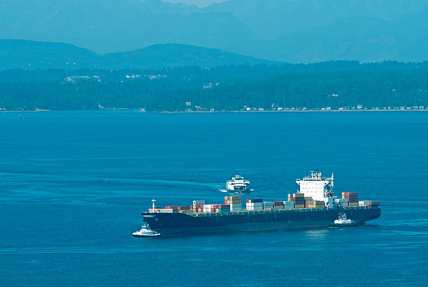 貨物船 、フェリーボートに、ピュージェット湾、ワシントン州シアトル - tugboat puget sound nautical vessel pulling ストックフォトと画像