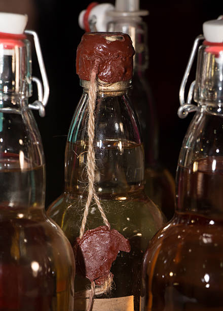 bouteille avec un sceau de cire - dust old cabernet sauvignon grape aging process photos et images de collection