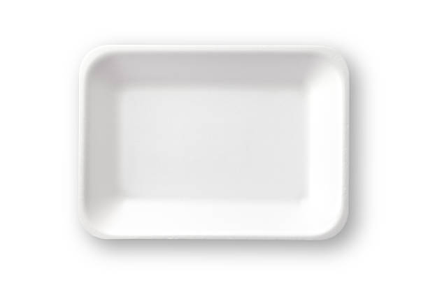 leere weiße styrofoam küche teller shot draufsicht. beschneidungspfad - polystyrol stock-fotos und bilder
