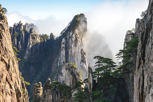 cimeira de huangshan - huangshan mountains - fotografias e filmes do acervo