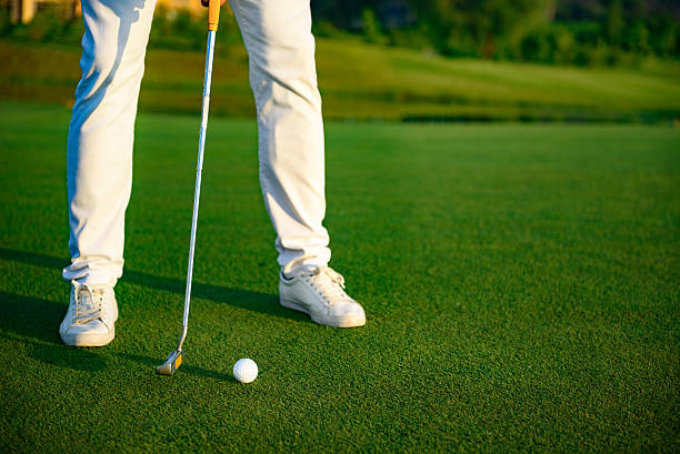 istock Man playing game of golf 539347110