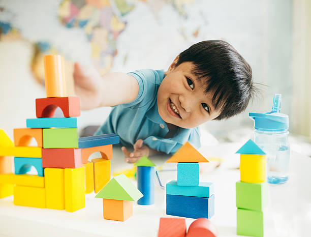 creare nuova città - child preschool toy playing foto e immagini stock