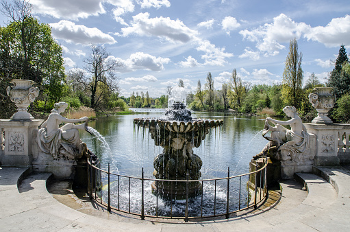 Fountain of the Long Water pond in Hyde Park
