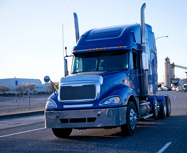 istock Blue modern semi truck rig with custom chrome parts 539361008