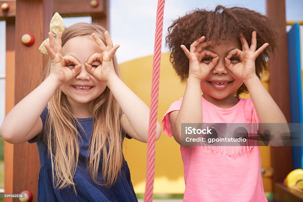 Drôle de temps avec le meilleur (e) ami (e) - Photo de Enfant libre de droits