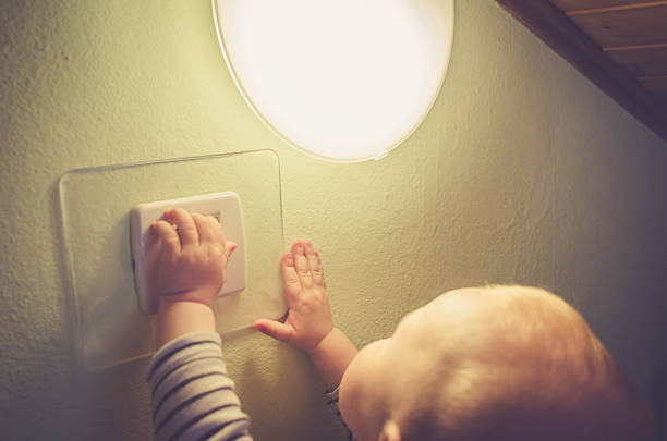 istock Baby child switching on / off the light 539369996
