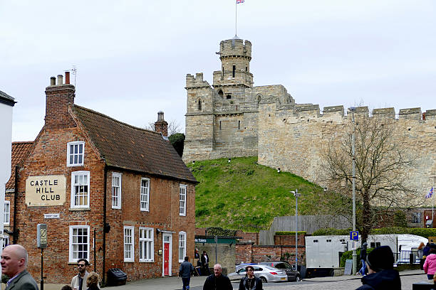 colina do castelo, lincoln. - drury lane - fotografias e filmes do acervo