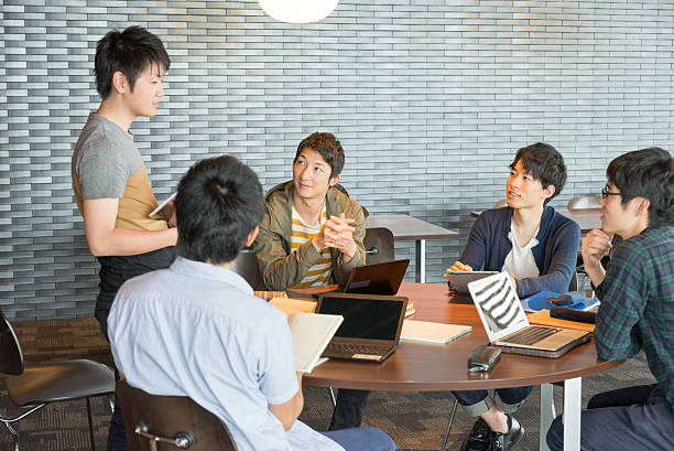 College students to discuss College students are discussing at a lounge of research facilities kinki region stock pictures, royalty-free photos & images