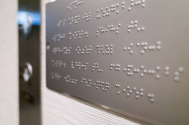 anweisungen für den fahrstuhl in blindenschrift - kyoto protokoll stock-fotos und bilder