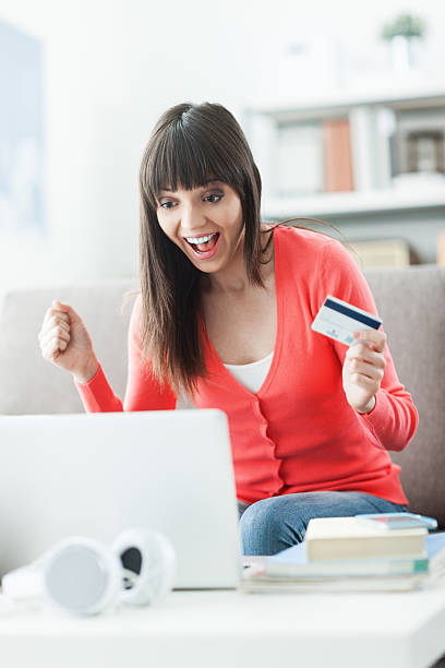 istock Woman shopping online 539465434