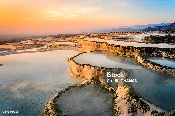 Carbonate Travertines Die Natürliche Pools Bei Sonnenuntergang Pamukkale Stockfoto und mehr Bilder von Pamukkale