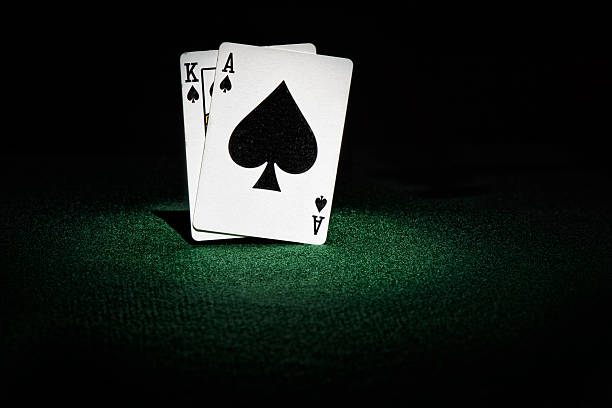 dwie karty do gry - cards poker king card green zdjęcia i obrazy z banku zdjęć