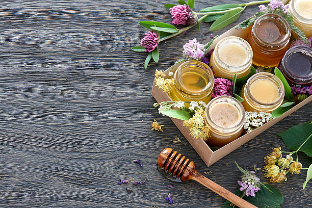 diferentes tipos de miel en una caja - chestnut sweet food yellow group of objects fotografías e imágenes de stock